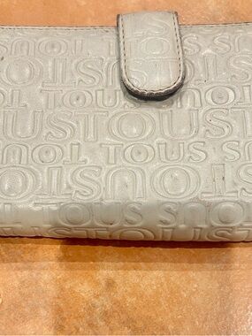 Tous cream/beige Leather Zip Wallet with Gold Tone Star Charm